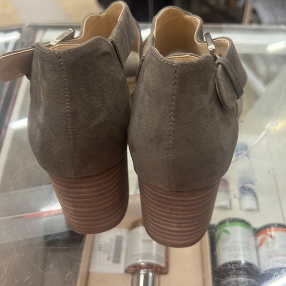 NINE WEST | Groovy Go dark taupe cut-out block heel peep toe heels - Picture 4 of 6